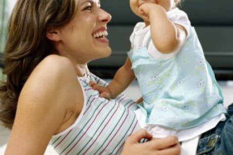 Joaca-te cu bebelusul tau: 5 activitati ieftine si la indemana care il vor face fericit