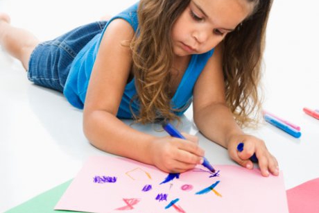 10 activitati simple cu ajutorul carora iti poti invata copilul sa deseneze