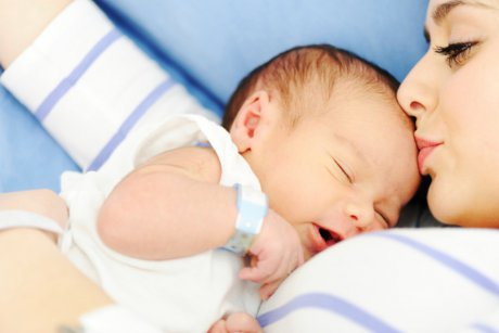 Dupa nastere: ce se intampla cu bebe cand este luat de neonatolog