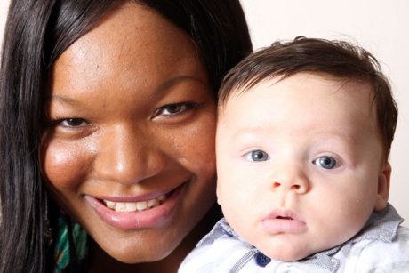 Sanse de 1 la un milion: Mama de culoare a nascut un bebe...alb