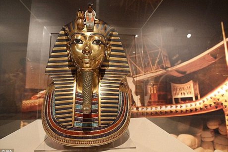 Adevarata fata a Regelui Tutankhamon: Studiile recente au revelat un faraon mic de statura, cu un picior stramb si cu solduri de fata