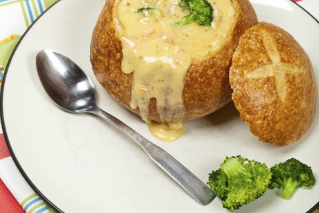 Supa crema de broccoli si branza Cheddar