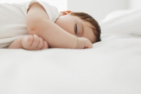 Siguranta bebelusilor in timpul somnului: o problema stringenta in Statele Unite