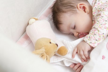 De ce copilul se trezeste prea devreme si de ce se culca prea tarziu?