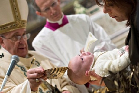 Liderul catolic Papa Francisc le invita pe mame sa alapteze in Capela Sixtina
