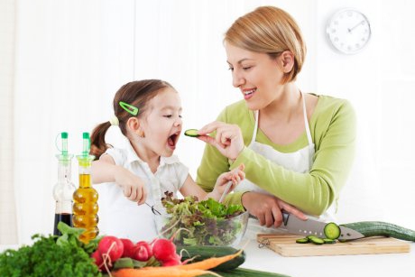 Regimuri alimentare sanatoase ideale si pentru mama si pentru copil 
