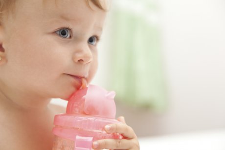 De ce este mai buna apa speciala pentru bebelusi?