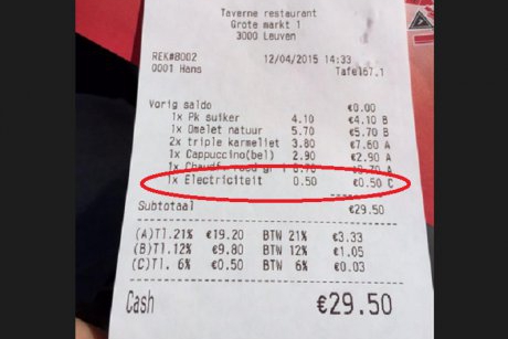 O mama este taxata la restaurant pentru incalzirea biberonului