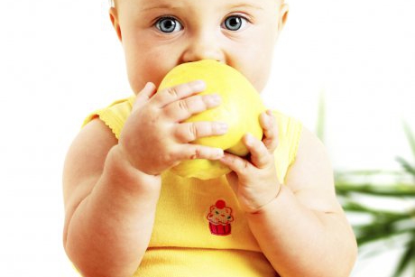 Top 3 produse care ajuta in diversificarea alimentatiei bebelusului