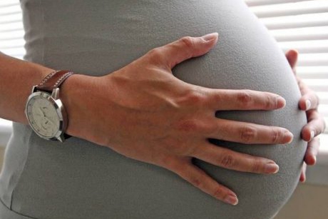 Medicii dintr-un spital spaniol i-au refuzat unei mamici dreptul de a-si vedea nou-nascutul pentru ca nu au crezut-o ca este copilul ei