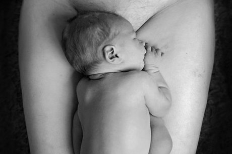 Fotografia emotionanta devenita virala! O mamica, bebelusul ei si o operatie de cezariana