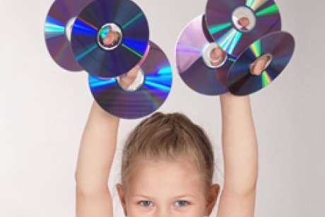 Cum putem recicla CD-urile vechi- idei de activitati de crafting pentru tine si copilul tau