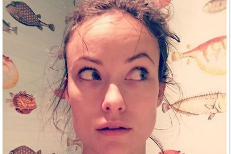 Olivia Wilde captureaza rolul de mama intr-un selfie amuzant