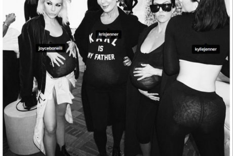 Invitatii de la petrecerea lui Kim Kardashian au purtat perne ce imita sarcina