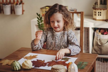 Sa ne bucuram de culorile toamnei- crafting cu frunze de toamna pentru tine si copilul tau