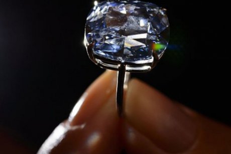 Dragoste de tata sau inconstienta? Un miliardar i-a facut cadou fetitei lui un diamant de 48 de milioane de dolari