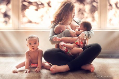 Emotionant! Poze cu mamici alaptand- un tribut adus libertatii si drepturilor mamicilor