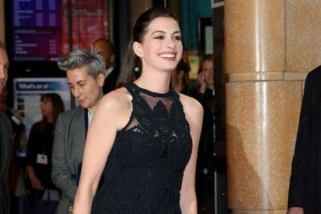 Mamica anului 2016! Anne Hathaway este insarcinata