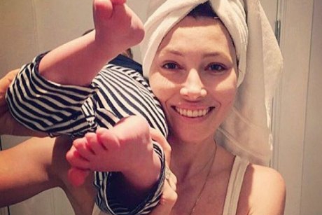 Jessica Biel are dimineti haotice ... ca orice mama