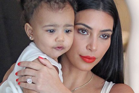 10 ocazii când Kim Kardashian ne-a şocat cu stilul ei de parenting