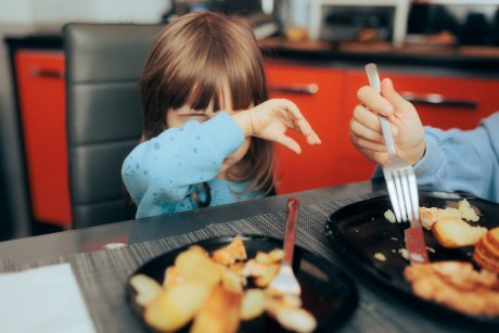 7 alimente pe care trebuie sa le eviti pana cand copilul are 7 ani