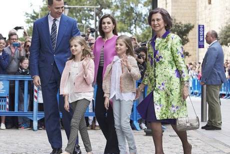 Micile prinţese ale Spaniei au ieșit pentru prima oară în public după 6 luni, alături de părinţii lor