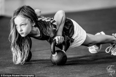 Mesajul inspiraţional al unei fetiţe de 9 ani care termină o cursă cu obstacole de 24 de ore