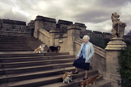 Regina Marii Britanii la 90 de ani! Fotografii impresionante cu Regina Elisabeta a II-a şi membrii Casei Regale Britanice