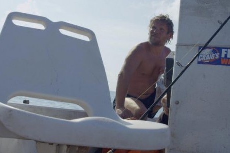Echipa Animal Planet descoperă un om rătăcit pe o insulă pustie din Australia