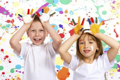O oră pe zi cu copilul: să învățăm culorile și nuanțele lor