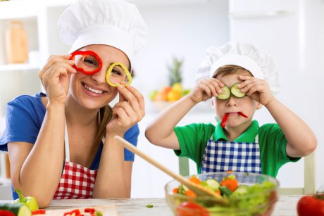 Ce înseamnă mâncare sănătoasă pentru copii? Sfatul specialistului 