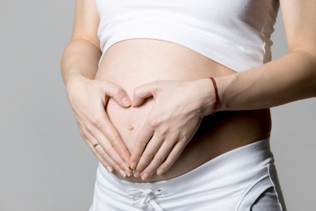 Decesul intrauterin: implicații fizice și psihice 