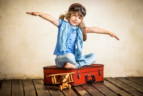 Cum sa călătorești alături de copil cu avionul: Ghid pe vârste 