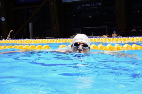 15 înotători vor participa la Swimathon București și vor strânge fonduri pentru copiii sprijiniți de Fundația Hope and Homes for Children