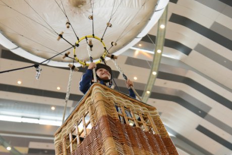 Copiii cu spirit de aventură se pot înălța într-un balon la Sun Plaza