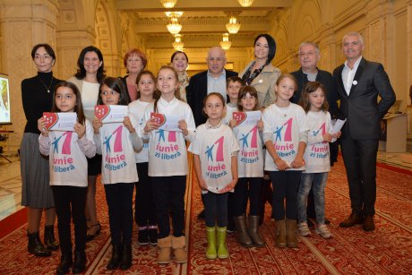 Itsy Bitsy FM şi Andreea Marin, Tily Niculae, Virgil Ianţu au venit în Parlament să susţină 1 Iunie zi liberă naţională 