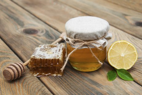 Totul despre propolis și vitamina C, pentru imunitatea întregii familii în sezonul rece