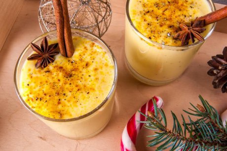 Băutură caldă de Crăciun, cu lapte, vanilie și banane