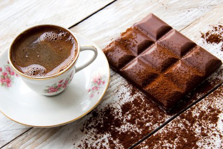 Cel mai bun remediu pentru tuse ar putea fi ciocolata, conform unui nou studiu