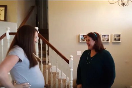 Video amuzant: Reacția bunicii care a descoperit sarcina ascunsă a copiilor săi