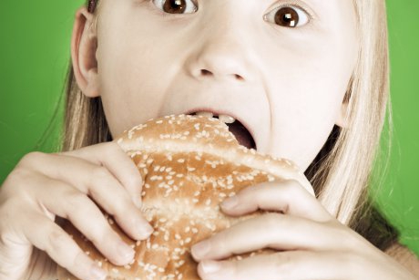 Cele 10 alimente interzise de nutritionisti pentru copilul tau