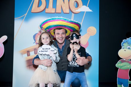 Dino și echipajului său ne invită să explorăm împreună o nouă lume, în „Aventurile lui Dino”
