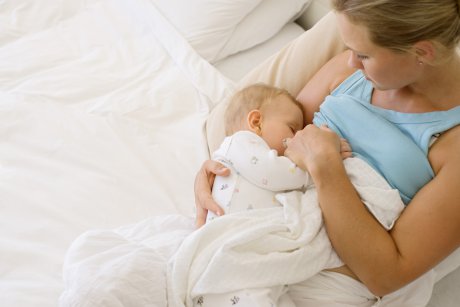 7 lucruri pe care le poti face in timp ce-ti alaptezi bebelusul