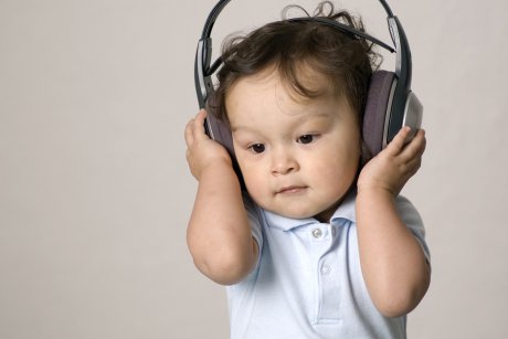 Muzica – o componentă esențială în dezvoltarea bebelușului