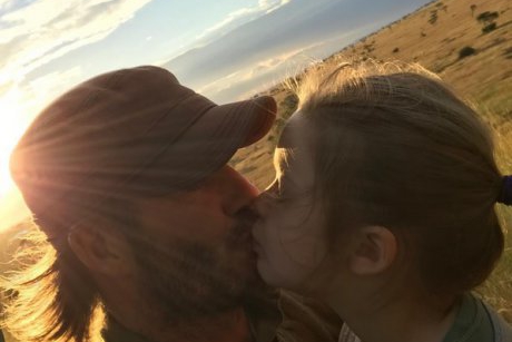 David Beckham aprinde spiritele în mediul online cu fotografia în care își sărută fiica pe buze