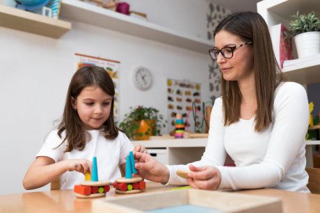 Jucăriile Montessori: reguli, beneficii și exemple