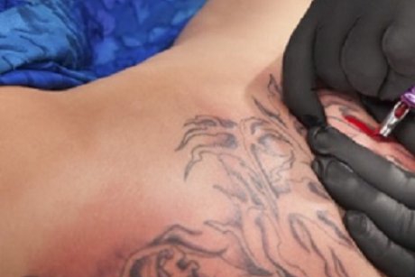 Tatuaje care transformă cicatricile în opere de artă