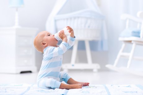 3 semne că al tău copil are nevoie de lapte fără lactoză