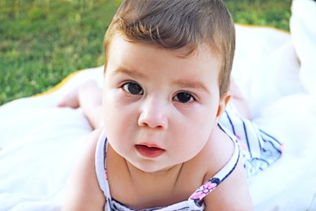Caca, pipi și salivă: ghidul mămicilor pentru bebeluși sănătoși