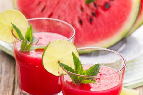 8 cocktail-uri delicioase cu pepene roșu